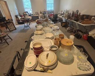 Dish ware Table