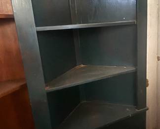 Corner cabinet
