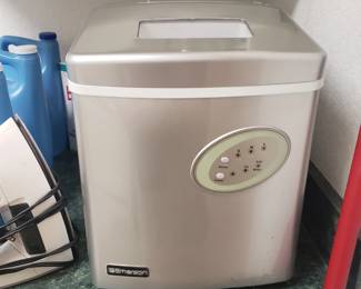 Countertop Ice machine