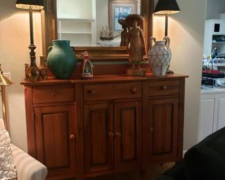 Very nice Lexinton sideboard matching mirror