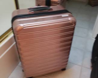2 matching pieces large luggage
