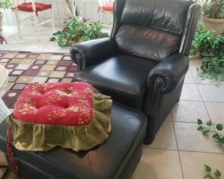 Leather chair w ottoman