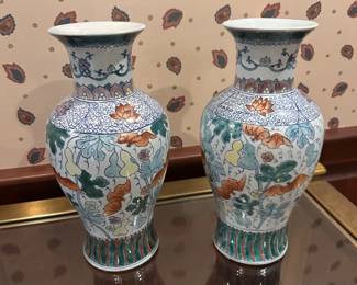 Matching pair of Chinese porcelain vases