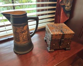 Assorted trinkets