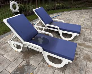 Patio lounge chairs