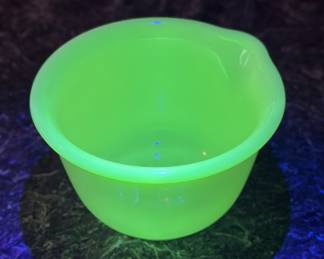 Hamilton Beach uranium glass bowl