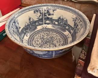 Vintage Chinese porcelain centerpiece bowl