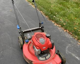 Toro Recycler 22-inch SmartStow self-propelled gas lawn mower