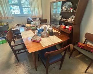 Dining room table + 1 leaf extension+ chairs. Hutch sold seperately