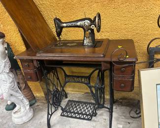 Singer sewing machine 