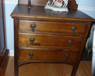 vintage 3 drawer dresser