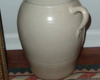 lARGE URN