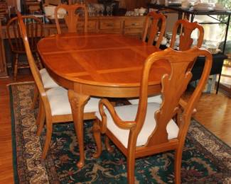 2-arm chairs  4-chairs   2 leaves