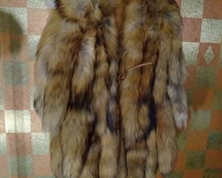 REAL FOX FUR TAIL CAPE in EXCELLENT Condition