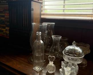 Jewelry case and glassware