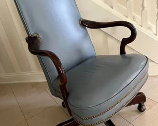 18 Leather Executive Armchair