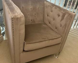 18 Faux Velvet Cube Tufted Club Chair