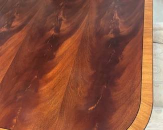 18 Ethan Allen Abbott Dining Table Mahogany Detail