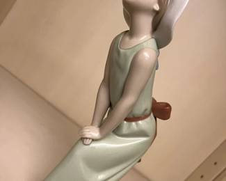 18 Lladro Retired Curious Girl With Straw Hat Porcelain Figurine