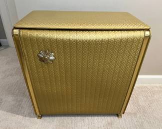 18 PearlWick Vintage Vinyl Laundry Hamper