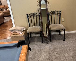 Mirror Bristol chair has a glass matching table