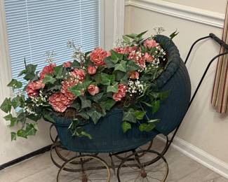 Charming 1930s Baby Buggy!