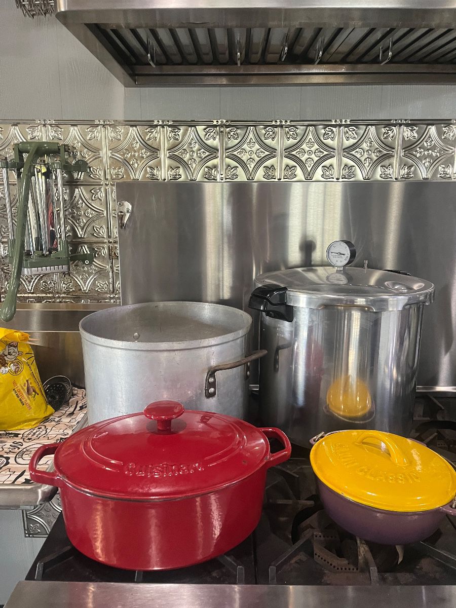 New pressure cooker, enamel cast iron 
