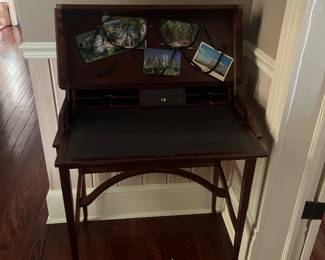 Petite writing desk