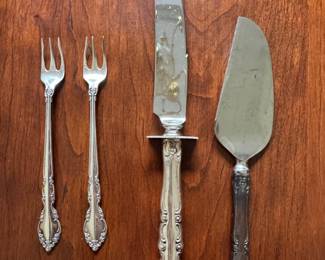 #93 - $3,500 - Oneida Grandeur sterling flatware 80.58gr for weighted pieces only -11 forks/12salad forks/ 14 teaspoons/12 five oclock/ 2 sterling apetizers forks/9 sterling pieces/12 B&B knifes/ 12 dinner knifes 