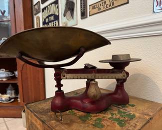 #28 -$68 Red kitchen kitchen scale Jacobs NY USA 