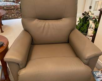 #80-$220 Lazy Boy Manual Recliner 