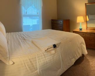 Vintage / Mid-Century look full bedoom suite
