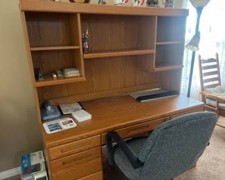 Desk in perfect condition, better design and quality than most desks of its type