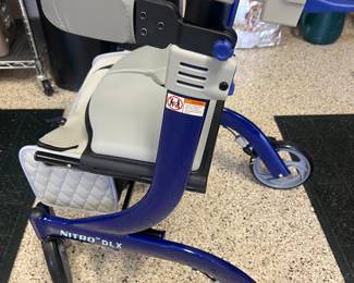 Nitro DLX Rollator / Walker