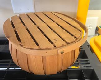Basket with Lid and Swinging Handle