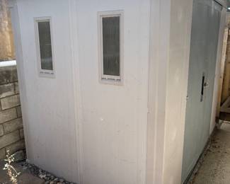 6x8 shed $300 (includes shelving)