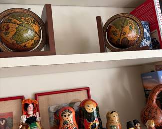 Book ends and graduated Russian dolls