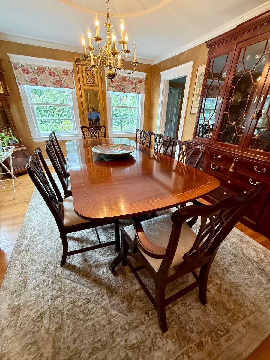 Baker Inlaid Georgian  Pedestal DR Table w/3 Leaves
