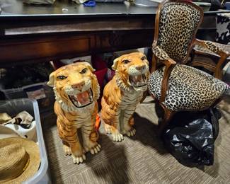 Tiger statue figurines