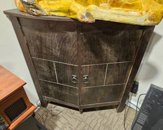 Corner cabinet