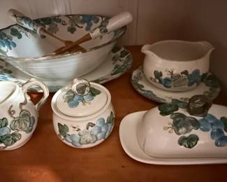 Metlox Poppytrail Sculptured Grape Dinnerware Set