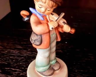 Goebel M.I. Hummel “Little Fiddler” Figurine 🎻