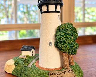 Amelia Island Lighthouse Figurine – Decorative lighthouse collectible marked “Amelia Island #1162” and dated ©1993. Features a detailed lighthouse, keeper’s cottage, landscaping, and textured greenery. A nice coastal collectible or addition to a lighthouse-themed display. Maker not visible from the photo. 