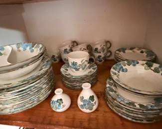 Metlox Poppytrail Sculptured Grape Dinnerware Set