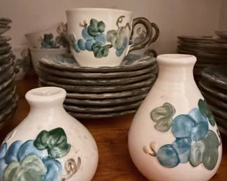 Metlox Poppytrail Sculptured Grape Dinnerware Set
