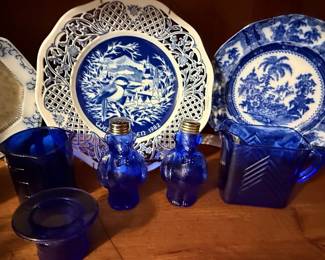 Blue & White China and Cobalt Glass Collection – Assortment of blue and white decorative plates, including a 1982 commemorative pierced plate, paired with cobalt blue glass pieces including pitchers, small shakers, and serving pieces. A nice mix for collectors of blue and white china or cobalt glass. Items sold individually unless noted.