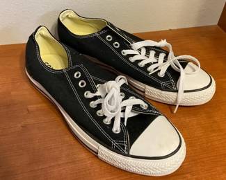 Black Lowtop Converse