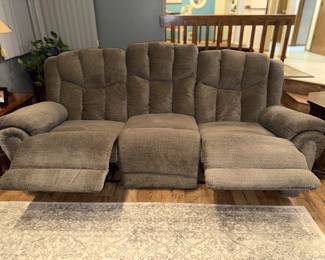 SOUTHERN MOTION SOFA DUAL BUILT IN RECLINERS