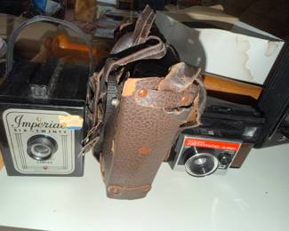 collection of vintage cameras inc Imperial Six-Twenty Snapshot box camera, Kodak Instamatic X35F camera