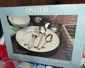 Oneida 65p Service for 12